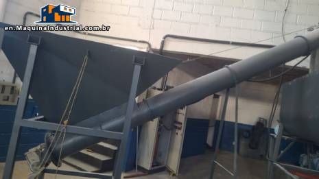 Hoe silo with screw conveyor, 1 ton capacity.