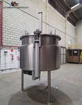 KROMA 1,800 liter stainless steel jacketed mixing tank reactor/agitator