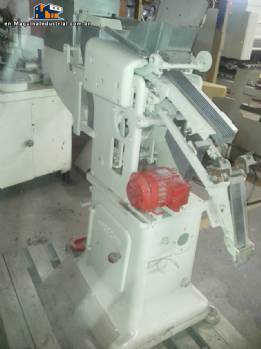 Feeder with vibrating chute to shekeres