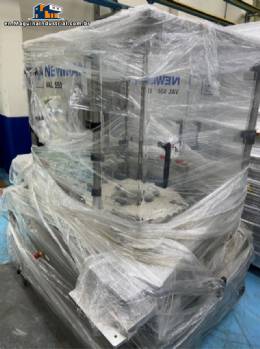 Rotary labeling machine for small bottles Newman Val 550