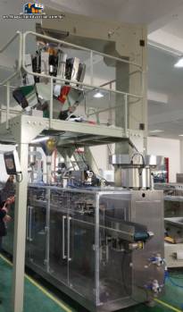 Stand up pouch packaging machine