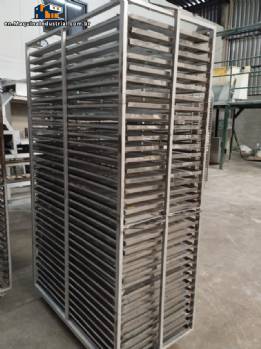 Skeleton carts in iron with Marcepan mesh trays
