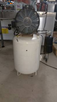 Vertical pressure vessel