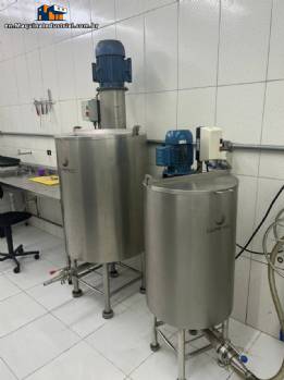 Continuous ice cream and a�a� producer with Lupafrio crusher and syrup mixer